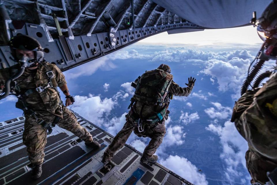 美军高空低开伞 用于特种部队秘密渗透