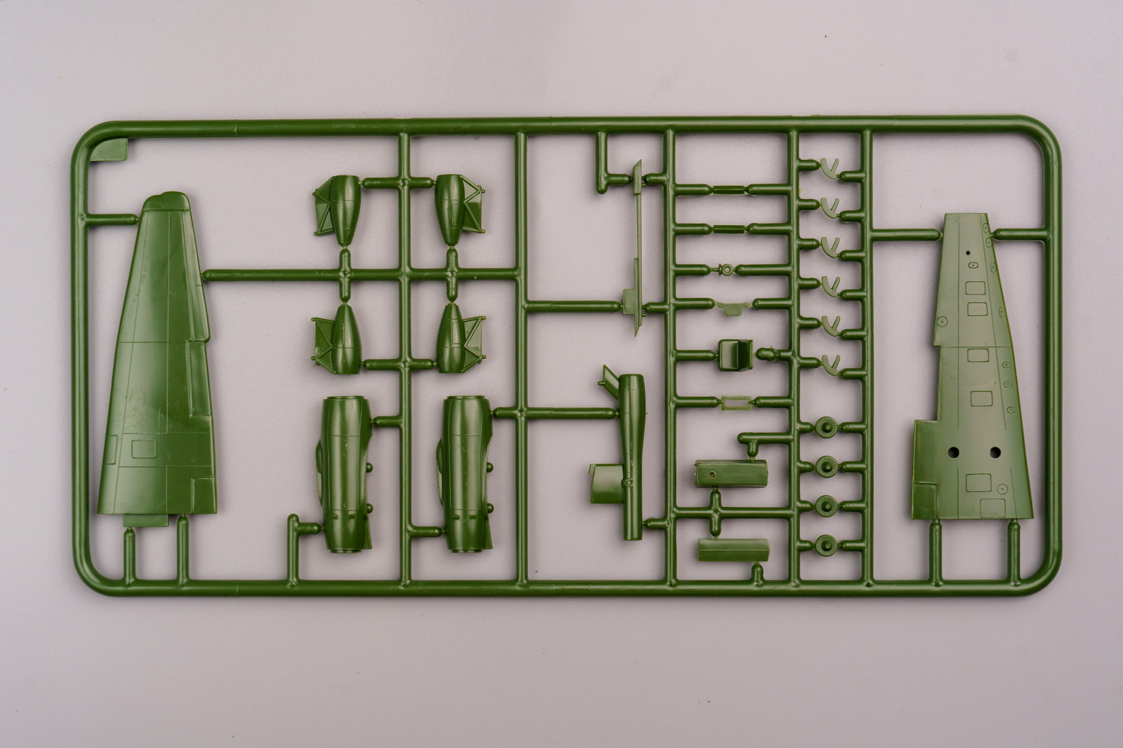 【板件评测】REVELL 1/72 德国阿拉多 AR-234 闪电喷气式轰炸机 H-4162 Arado Blitz 拼装飞机模型