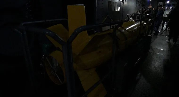 日本海自新护，环形CIC屏幕竟是投影仪？