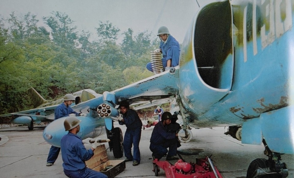 美军为A10设计低空迷彩 却穿在强5身上？