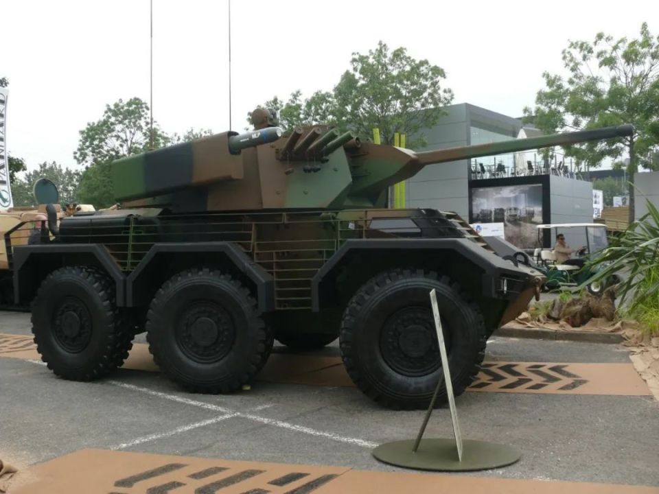 无疾而终的法国“斯芬克斯”轮式侦察车