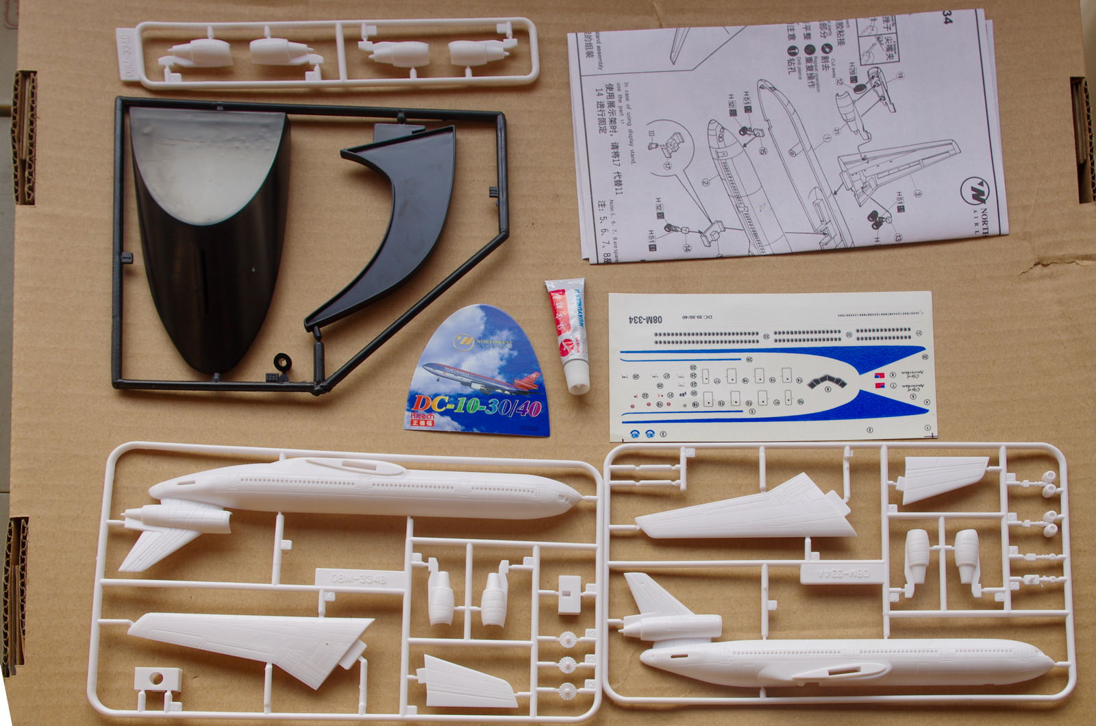 【板件评测】正德福 奇嘉 美国西北航空 麦道 DC-10-40 Kitech 08M-334 1/300 拼装飞机模型