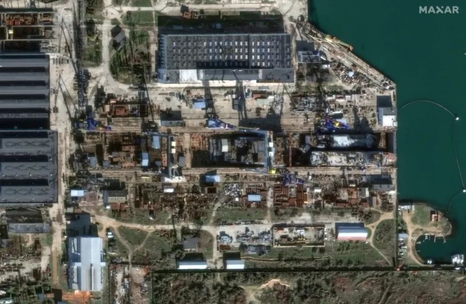 俄军23900级两栖攻击舰曝光 设计挺奇葩