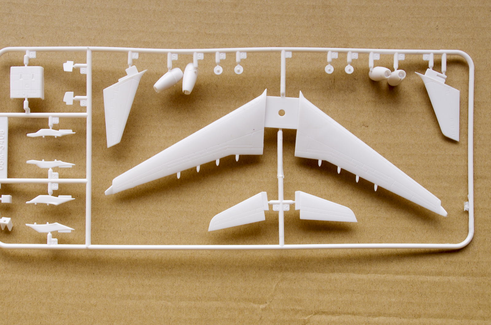 【板件评测】正德福 奇嘉 空中客车 A340-300 中国东方航空 AIRBUS Kitech 08M-341 1/300 拼装客机模型