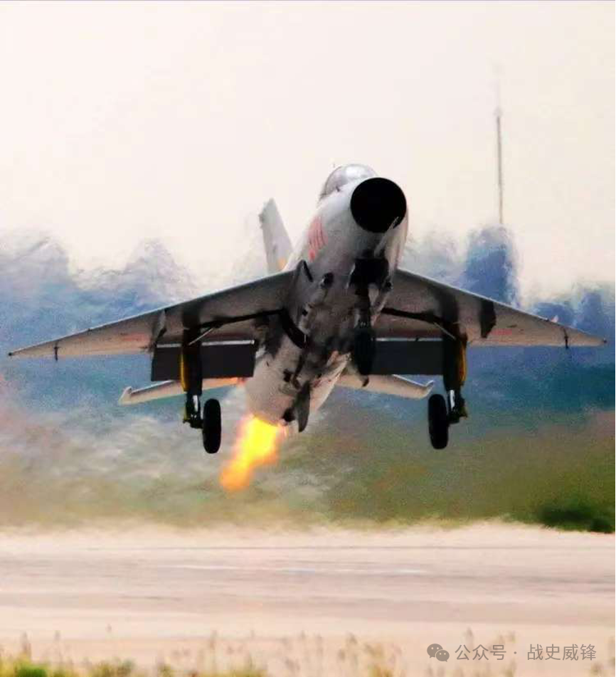 歼7—中国空军的“铁皮凤凰”