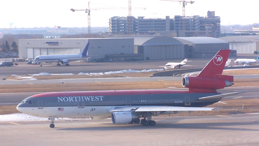 【板件评测】正德福 奇嘉 美国西北航空 麦道 DC-10-40 Kitech 08M-334 1/300 拼装飞机模型