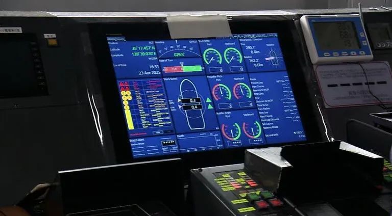 日本海自新护，环形CIC屏幕竟是投影仪？