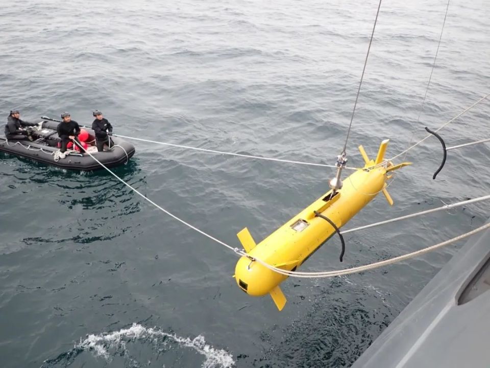 日本海自新护，环形CIC屏幕竟是投影仪？