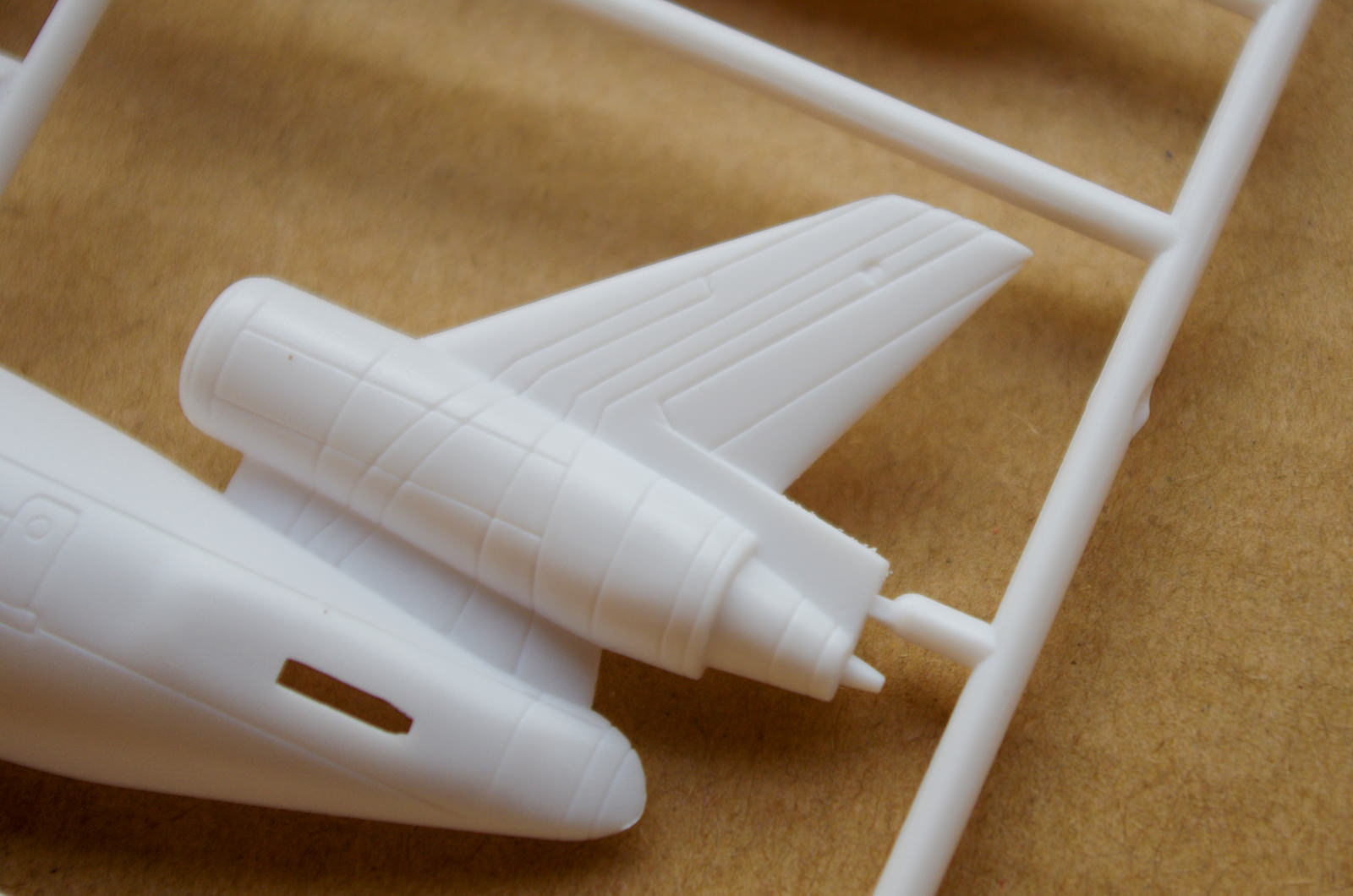 【板件评测】正德福 奇嘉 美国西北航空 麦道 DC-10-40 Kitech 08M-334 1/300 拼装飞机模型