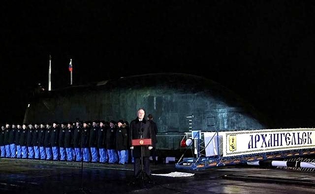 俄巨型核潜下水 与中国潜艇差距明显?