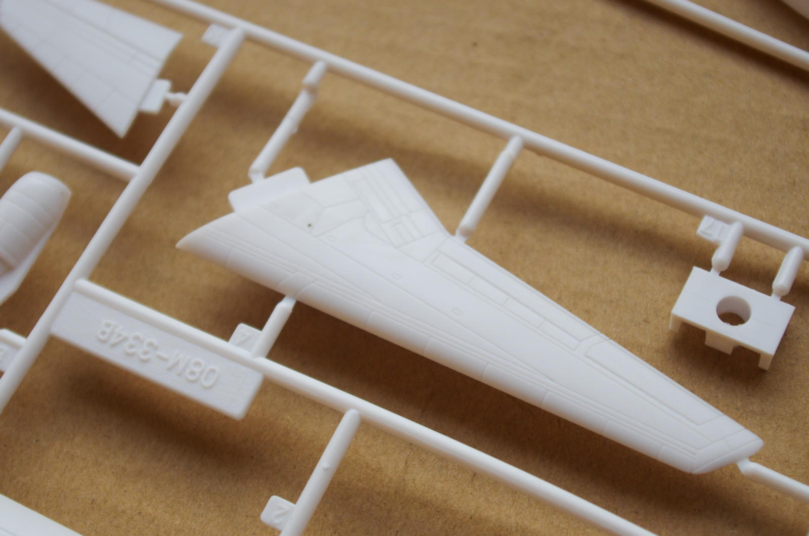 【板件评测】正德福 奇嘉 美国西北航空 麦道 DC-10-40 Kitech 08M-334 1/300 拼装飞机模型