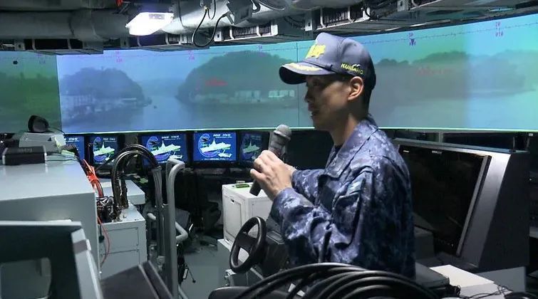 日本海自新护，环形CIC屏幕竟是投影仪？