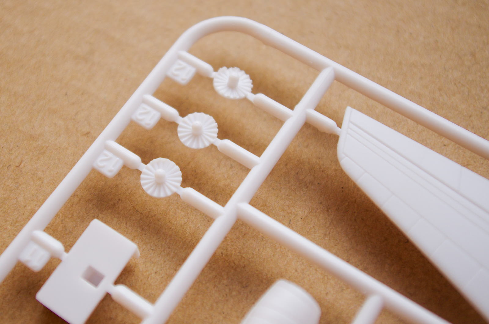 【板件评测】正德福 奇嘉 美国西北航空 麦道 DC-10-40 Kitech 08M-334 1/300 拼装飞机模型