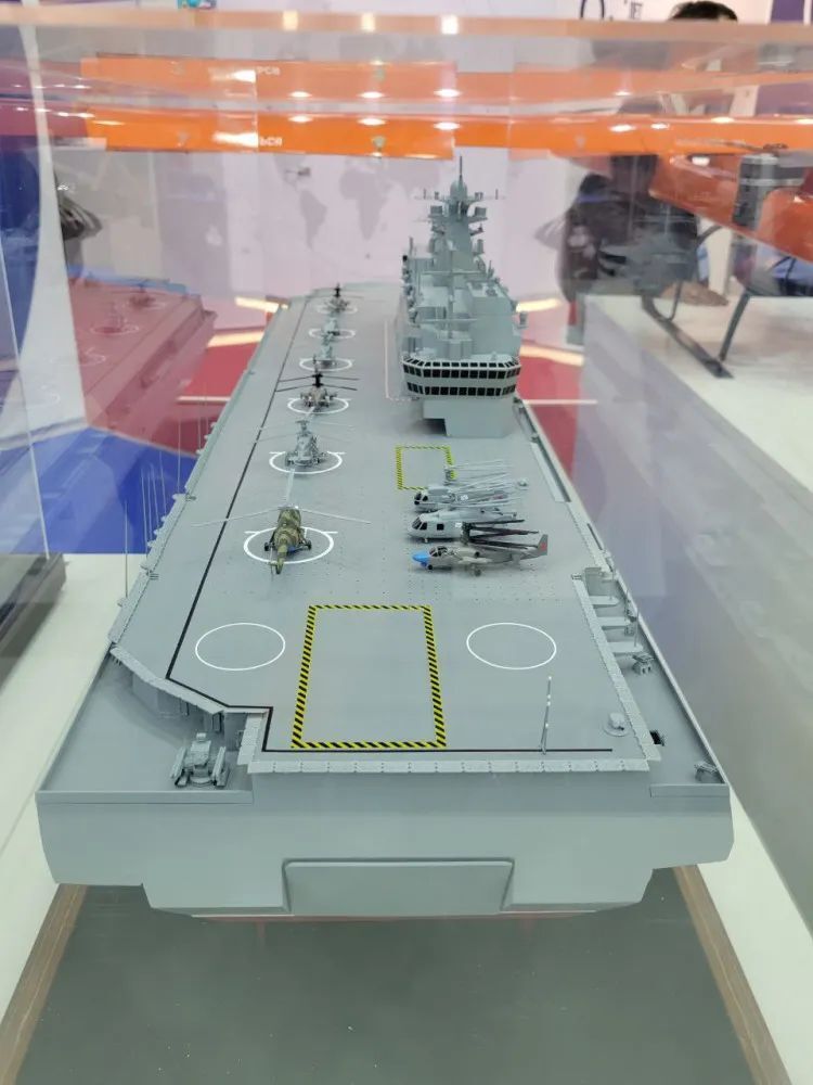 俄军23900级两栖攻击舰曝光 设计挺奇葩