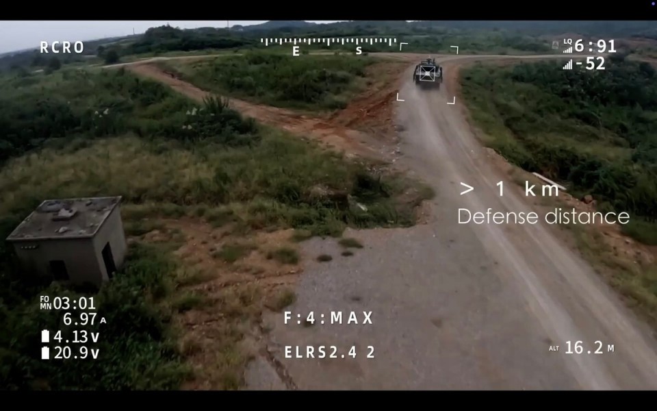 实战升级!中国坦克车顶某设备专防FPV自杀机