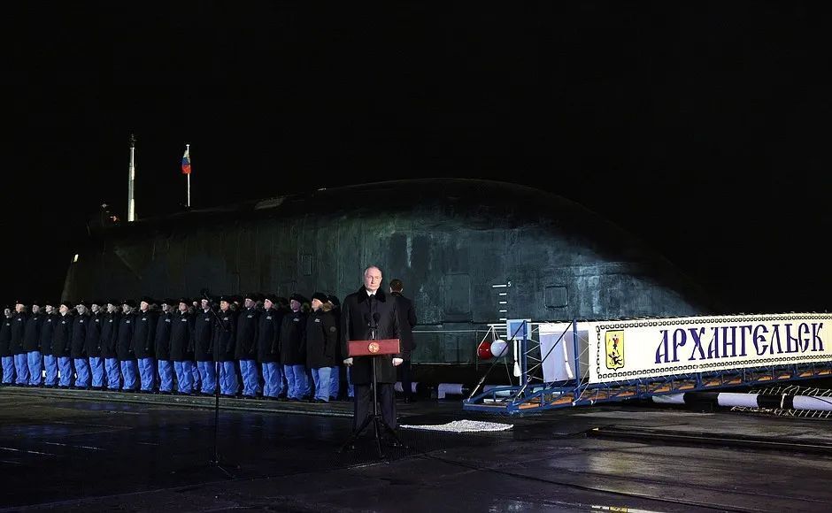 俄军885M型核潜艇下水 中国潜艇望尘莫及