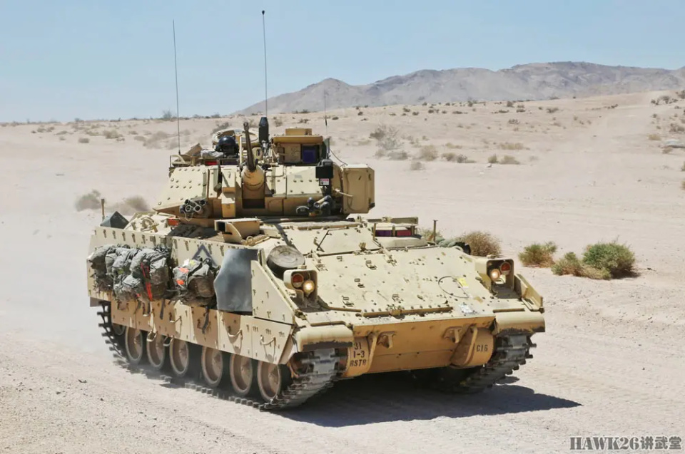 美军XM30步兵战车招标 两种原型车一决雌雄