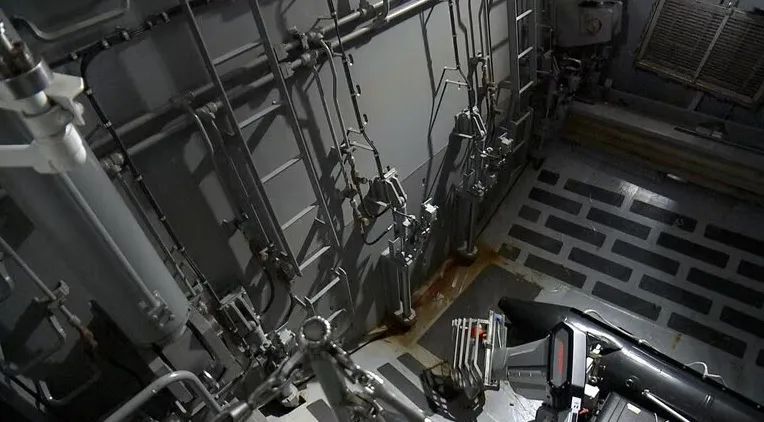 日本海自新护，环形CIC屏幕竟是投影仪？