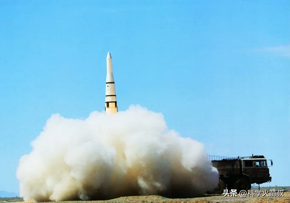 70米地底爆破！中国钻地弹如何碾压美国？