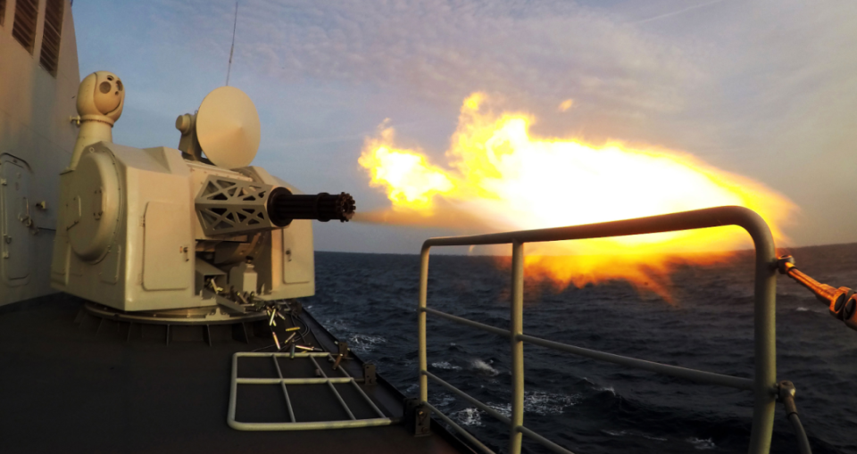 中国近防炮补弹方式 未必超越美军“密集阵”