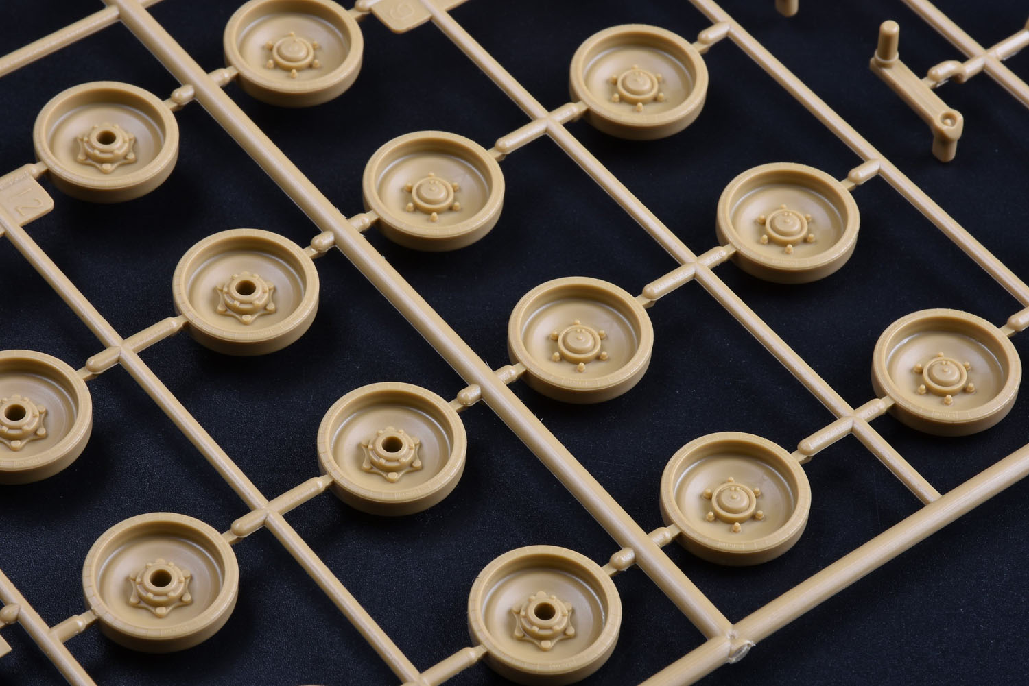 1/35 现代俄罗斯库尔干人-25型步兵战车