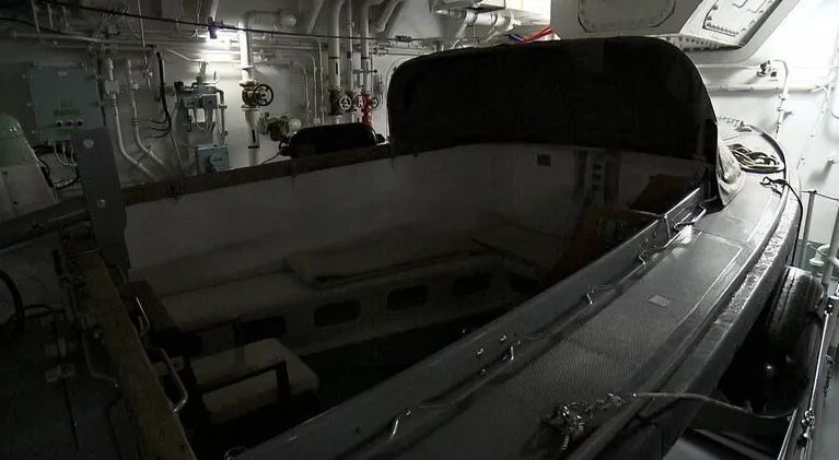 日本海自新护，环形CIC屏幕竟是投影仪？