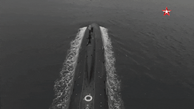 俄军885M型核潜艇下水 中国潜艇望尘莫及