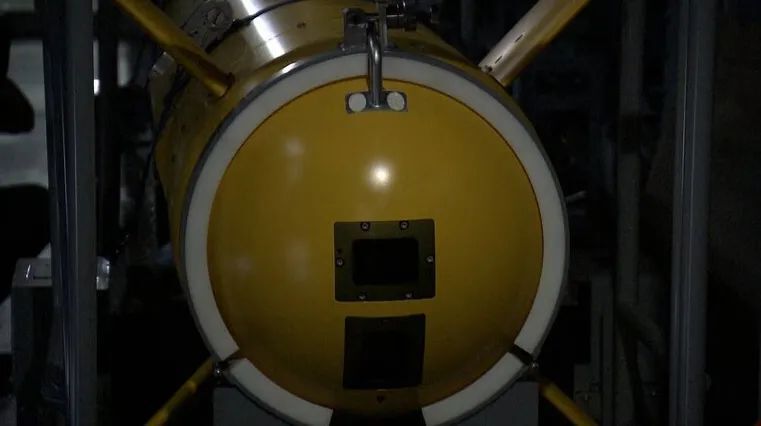 日本海自新护，环形CIC屏幕竟是投影仪？