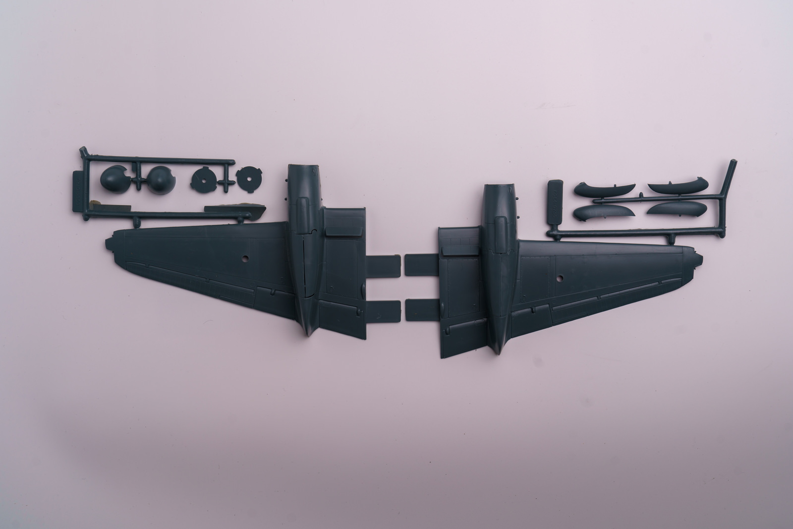 【板件评测】长谷川 德哈维兰蚊式战斗机 De Havilland DH.98 Mosquito 1/48 HM9 monogram 摩根 拼装飞机模型