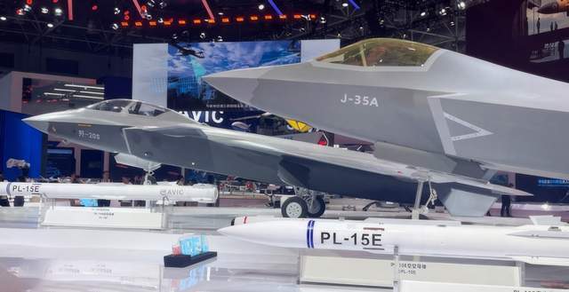 俄罗斯研发双座版苏57 与歼20S截然不同?