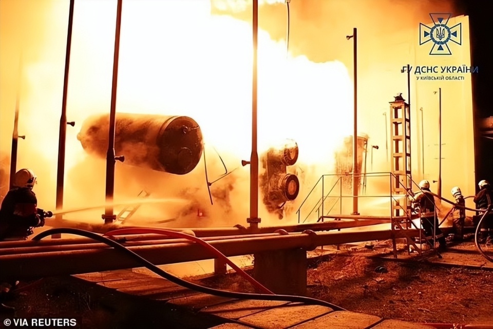 英国军方首度使用无线电波武器摧毁无人机群