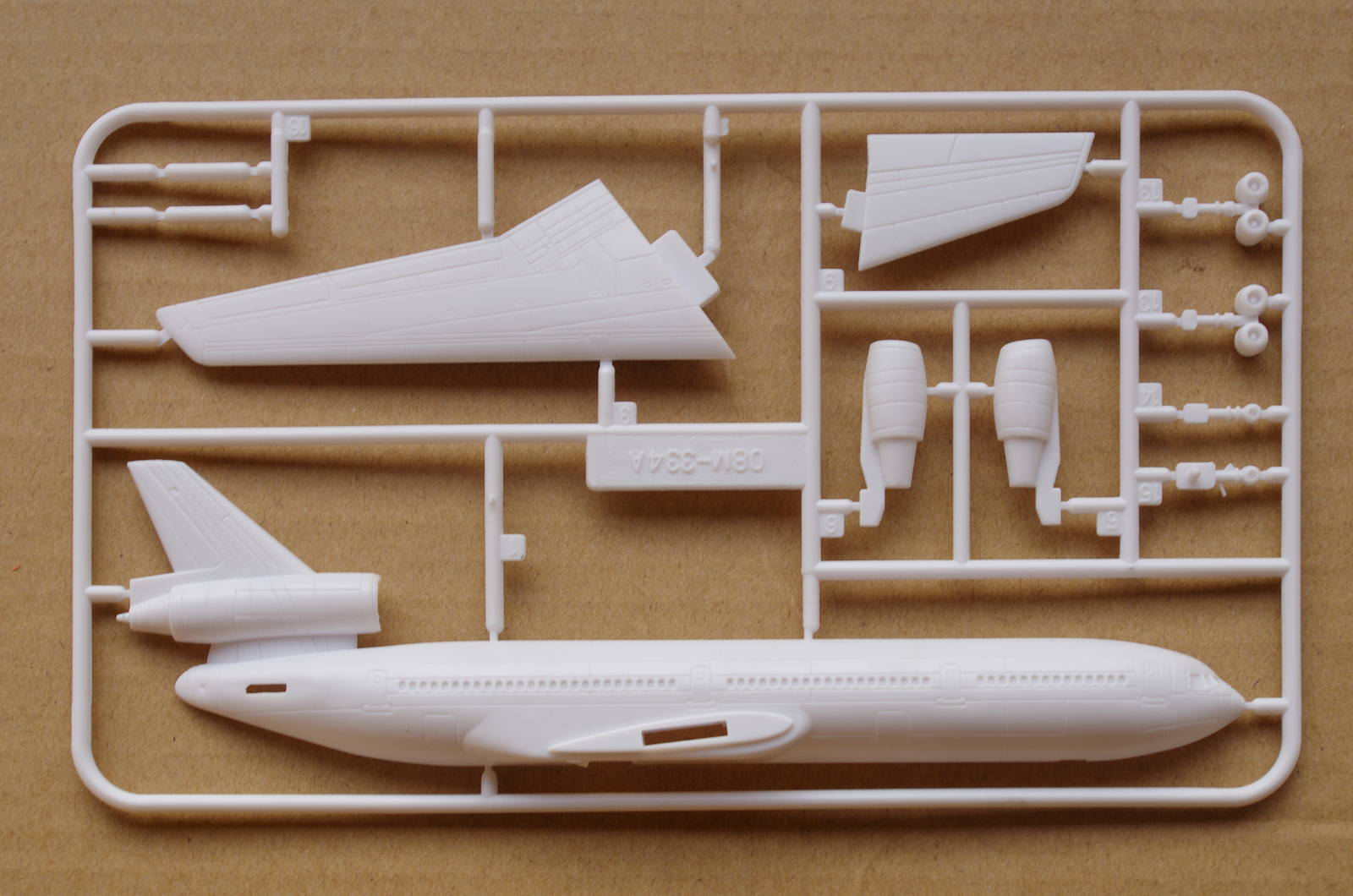 【板件评测】正德福 奇嘉 美国西北航空 麦道 DC-10-40 Kitech 08M-334 1/300 拼装飞机模型