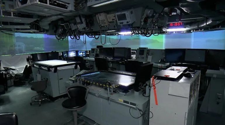 日本海自新护，环形CIC屏幕竟是投影仪？