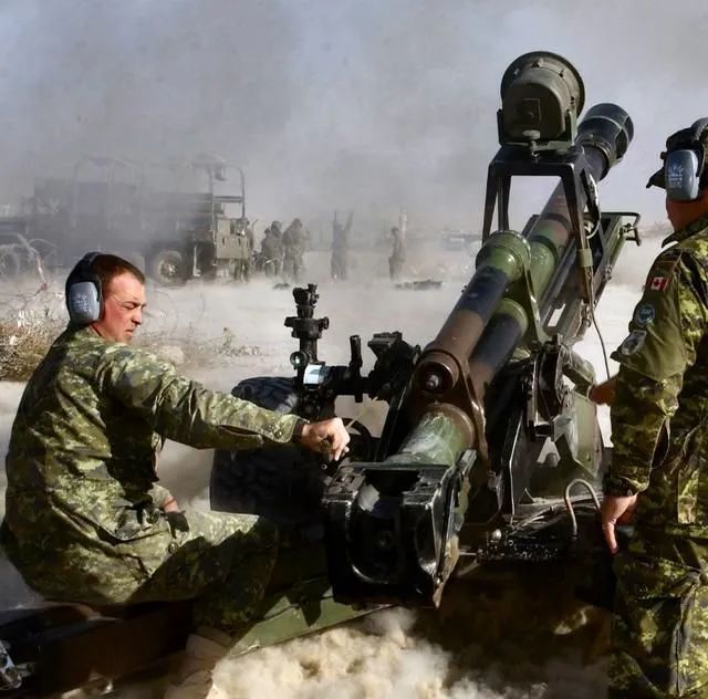 西式105榴弹炮快如机枪 为何中国不屑一顾