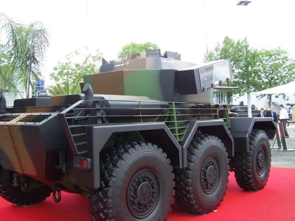 无疾而终的法国“斯芬克斯”轮式侦察车