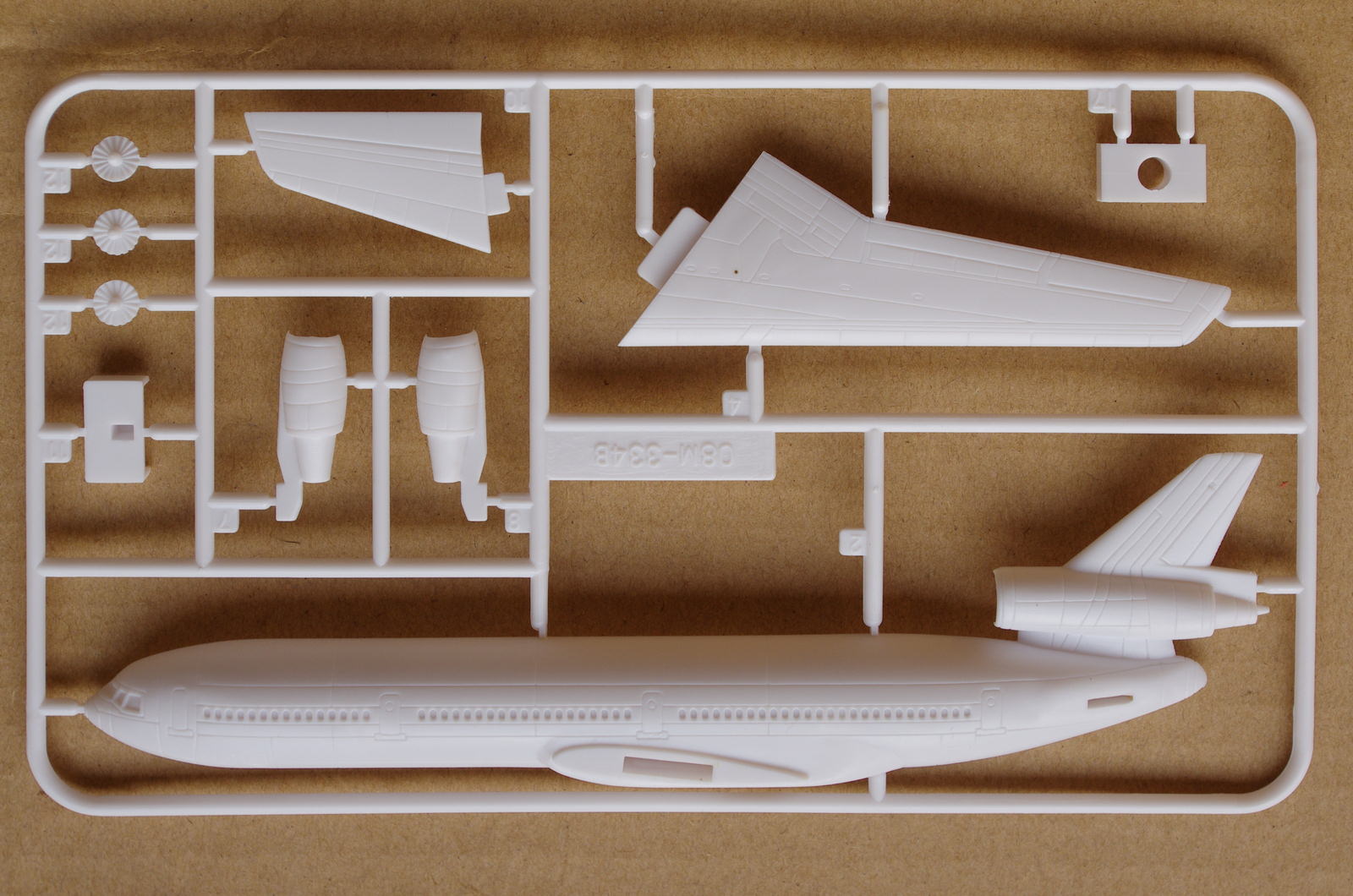 【板件评测】正德福 奇嘉 美国西北航空 麦道 DC-10-40 Kitech 08M-334 1/300 拼装飞机模型