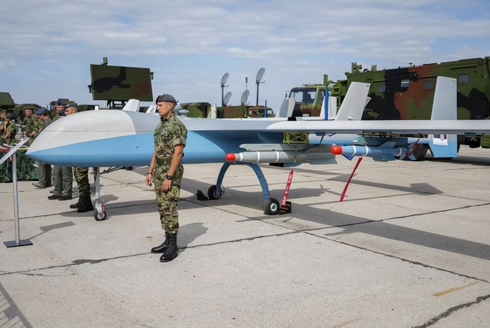 炸毁俄制轰炸机 中国造无人机牛刀小试