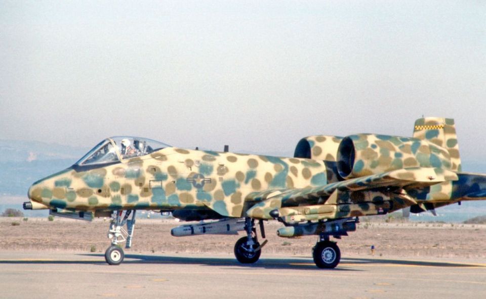 美军为A10设计低空迷彩 却穿在强5身上？