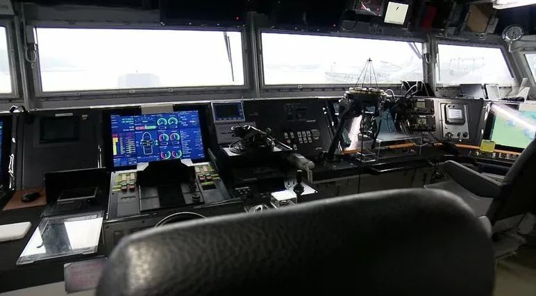 日本海自新护，环形CIC屏幕竟是投影仪？