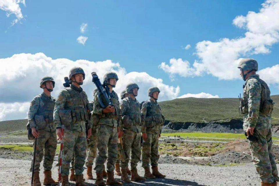 中国超轻型60mm迫击炮 钛合金打造?