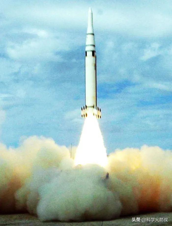 70米地底爆破！中国钻地弹如何碾压美国？