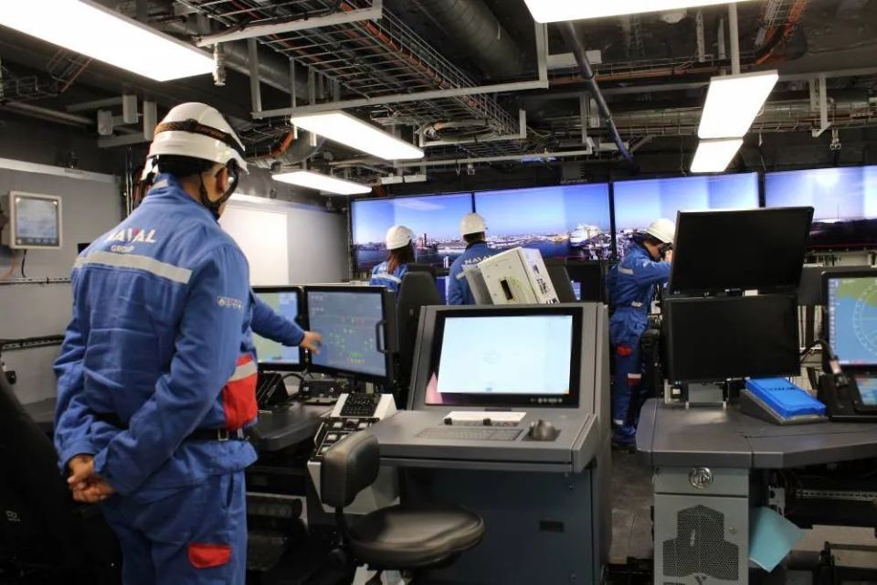 日本海自新护，环形CIC屏幕竟是投影仪？