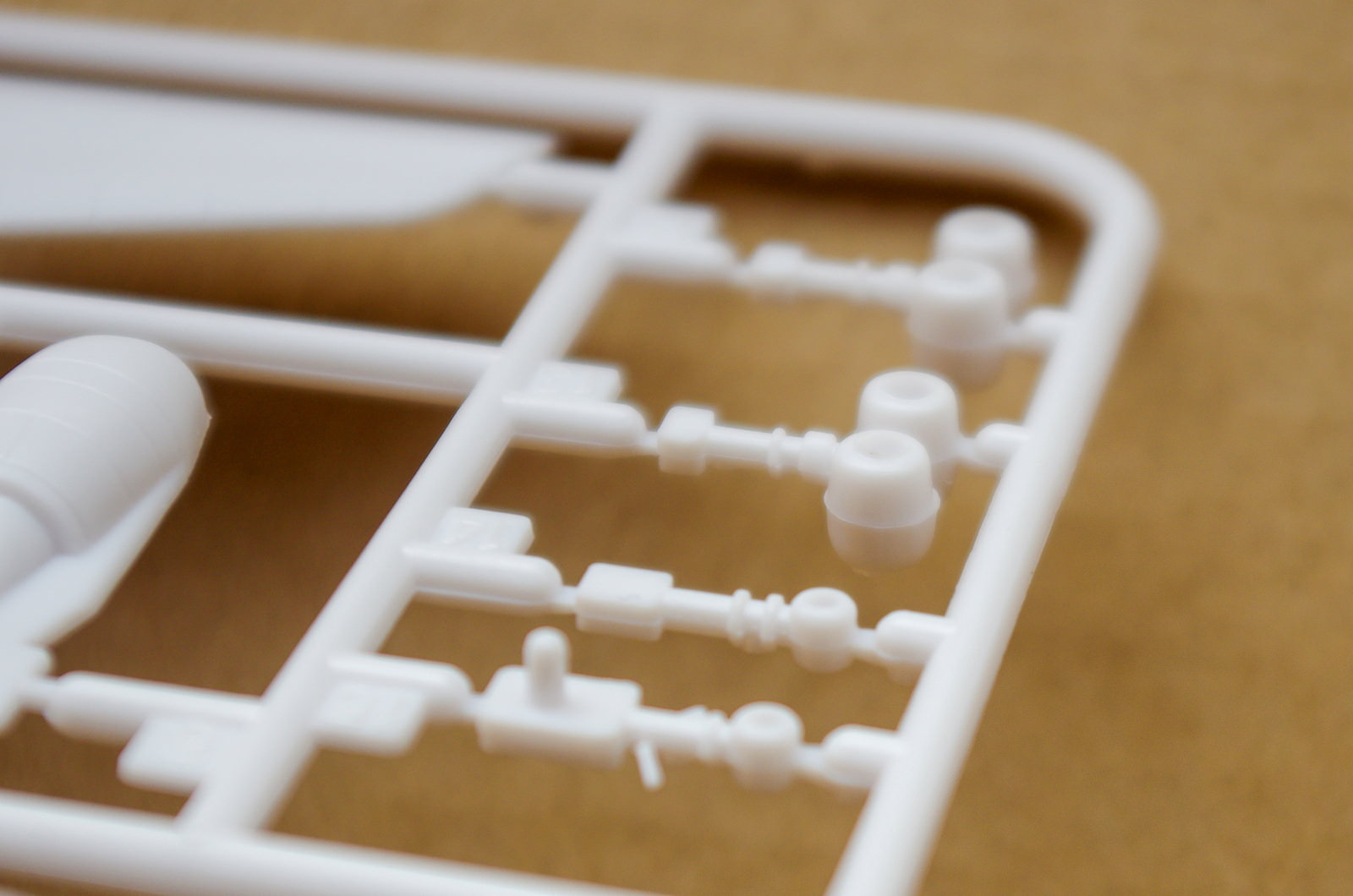 【板件评测】正德福 奇嘉 美国西北航空 麦道 DC-10-40 Kitech 08M-334 1/300 拼装飞机模型