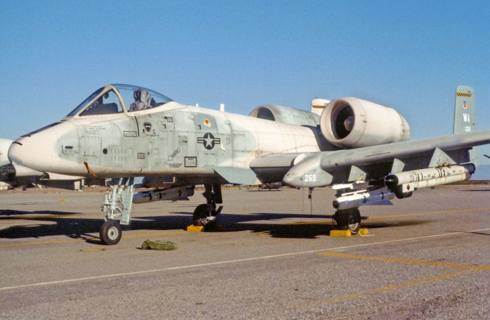 美军为A10设计低空迷彩 却穿在强5身上？