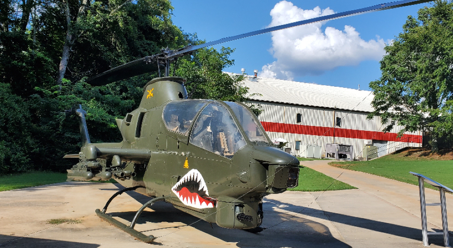 美军为A10设计低空迷彩 却穿在强5身上？