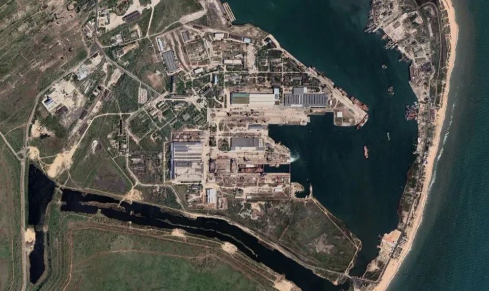 俄军23900级两栖攻击舰曝光 设计挺奇葩