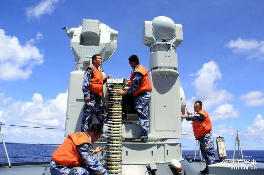 中国近防炮补弹方式 未必超越美军“密集阵”