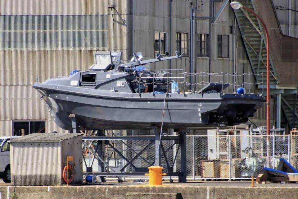 日本海自新护，环形CIC屏幕竟是投影仪？