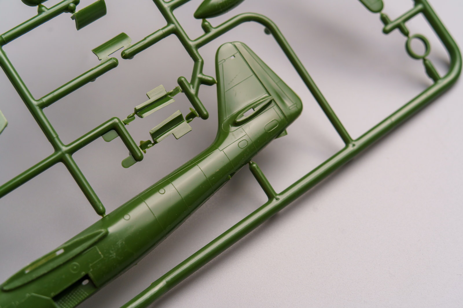 【板件评测】REVELL 1/72 德国阿拉多 AR-234 闪电喷气式轰炸机 H-4162 Arado Blitz 拼装飞机模型