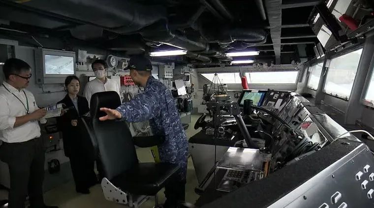 日本海自新护，环形CIC屏幕竟是投影仪？